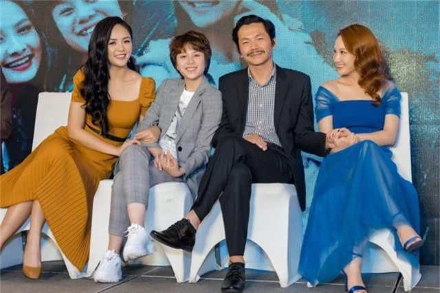 4 diễn viên chính của phim: Thu Quỳnh, Bảo Hân, NSƯT Trung Anh và Bảo Thanh (từ trái sang).