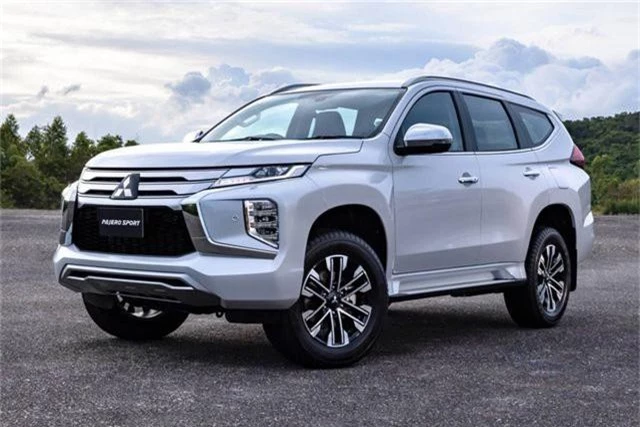 Mitsubishi Pajero Sport phiên bản mới 2020 - Chỉ thay đổi hình thức - 1