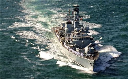 Theo thông báo của Bộ Quốc phòng Anh hôm 16/7, Hải quân Hoàng gia Anh sẽ triển khai tàu hộ vệ Type 23 thứ 2 tới vùng Vịnh trong thời gian tới trong bối cảnh căng thẳng Mỹ - Iran leo thang nguy hiểm. Nguồn ảnh: Wikipedia