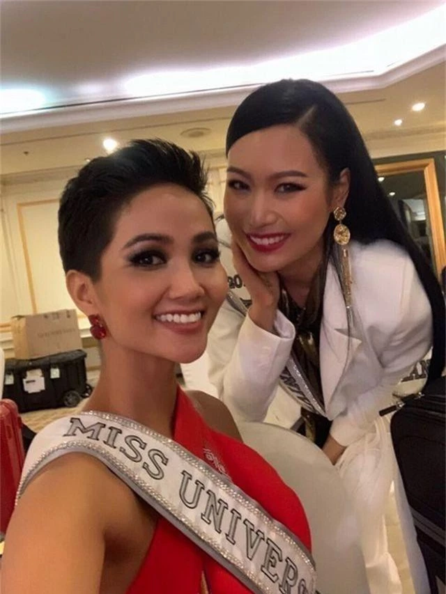HHen Niê làm phù dâu cho Hoa hậu Hoàn vũ Thái Lan - 4