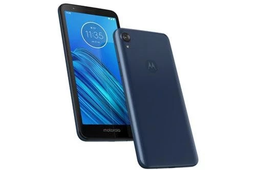 Sức mạnh phần cứng của Motorola Moto E6 đến từ chip Qualcomm Snapdragon 435 lõi 8 với xung nhịp 1,4 GHz, GPU Adreno 505. RAM 2 GB/ROM 16 GB, có thể mở rộng dung lượng lưu trữ qua khay cắm thẻ microSD với dung lượng tối đa 256 GB. Hệ điều hành Android 9.0 Pie.