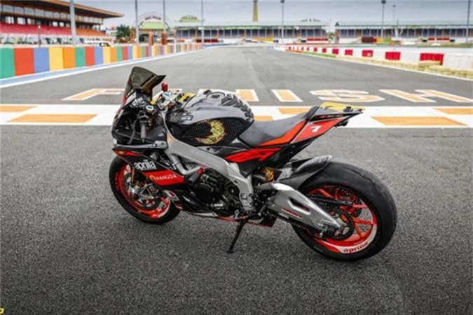 Sieu moto Aprilia RSV4 tien ty, do khung tai Viet Nam-Hinh-13