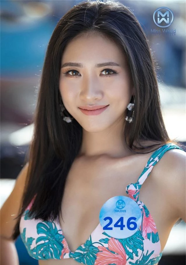 Thí sinh Miss World Việt Nam diện bikini thả dáng giữa biển trời Đà Nẵng - Ảnh 13.