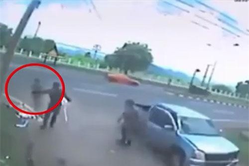 'Rợn người' khi xem khoảnh khắc 'hồn lìa khỏi xác’ sau tai nạn giao thông