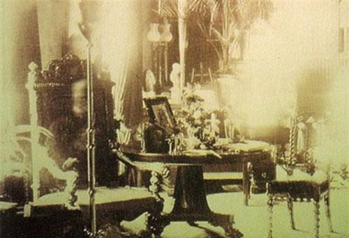 Rợn gáy với những bức ảnh chụp "hồn ma" bí ẩn