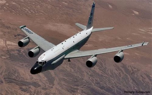 Máy bay RC-135 của Mỹ nhìn từ trên cao.