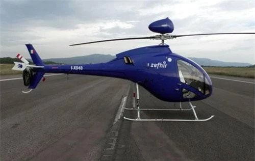 Hệ thống dù hạ cánh khẩn cấp vừa mới được giới thiệu cùng với trực thăng Zefhir của Italia. Đây là loại dù được gắn trực tiếp lên trục trực thăng, được sử dụng trong trường hợp khẩn cấp trực thăng bị hư hỏng khi bay dẫn đến mất động năng. Nguồn ảnh: QQ.