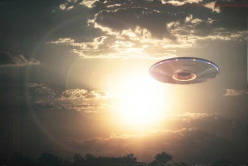 Bí ẩn hiện tượng tóc thiên thần, nghi hoặc về UFO