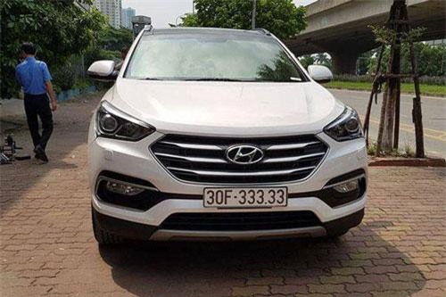 ‘Lác mắt’ trước dàn xe Hyundai đeo ‘siêu biển số’