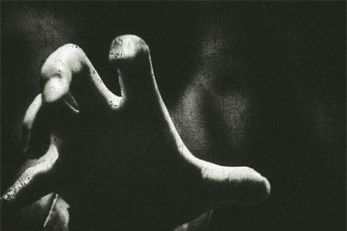 Rùng rợn những “bàn tay ma” chết chóc ám ảnh suốt ngàn năm