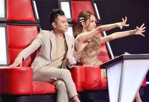 Hoa hậu Hương Giang khẩu chiến với đàn chị trên ghế nóng The Voice Kids, chưa bao giờ nàng Hậu "dữ dằn" đến thế