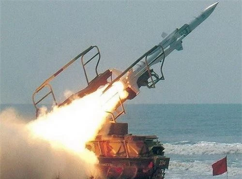 Đạn tên lửa đánh chặn 3M9 của tổ hợp phòng không 2K12 Kub rời bệ phóng. Ảnh: Wikipedia.