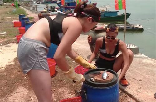 Cuộc đua kỳ thú: Vô tư mặc đồ bơi gợi cảm, Hoa hậu Kỳ Duyên lộ bụng mỡ khiến ai cũng choáng