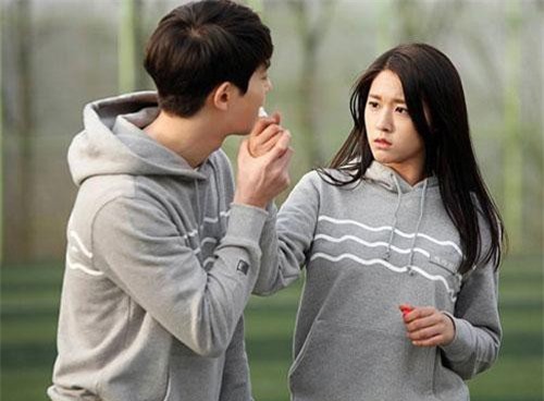 Hoảng hốt khi anh trai chồng làm chuyện không ngờ này trong chiều mưa lớn