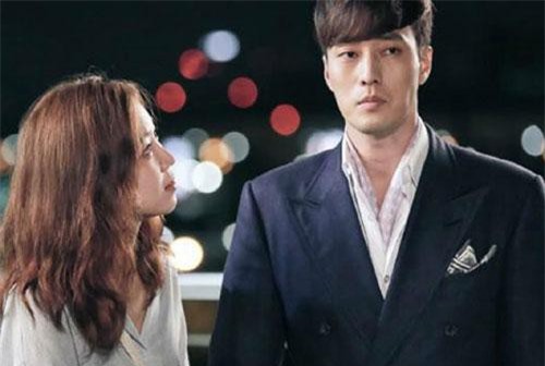 Đòi ly hôn vì chồng nhất định không đi du lịch cùng cơ quan mình, tôi rơi nước mắt khi biết lý do thực sự