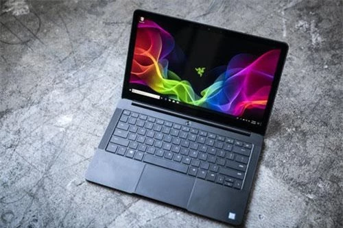 7. Razer Blade Stealth 2019 (giá từ 1.400 USD).