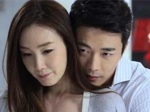 Đưa mẹ bạn trai đi bệnh viện, tôi lịm người nhận ra sự thật sau 20 năm
