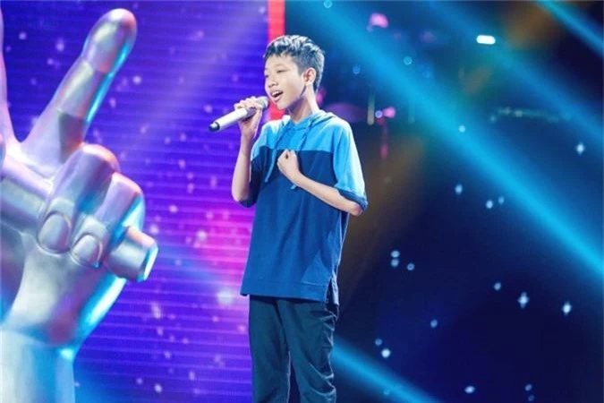 Hoa hậu Hương Giang khẩu chiến với đàn chị trên ghế nóng The Voice Kids, chưa bao giờ nàng Hoa hậu "dữ dằn" đến thế - Ảnh 1.