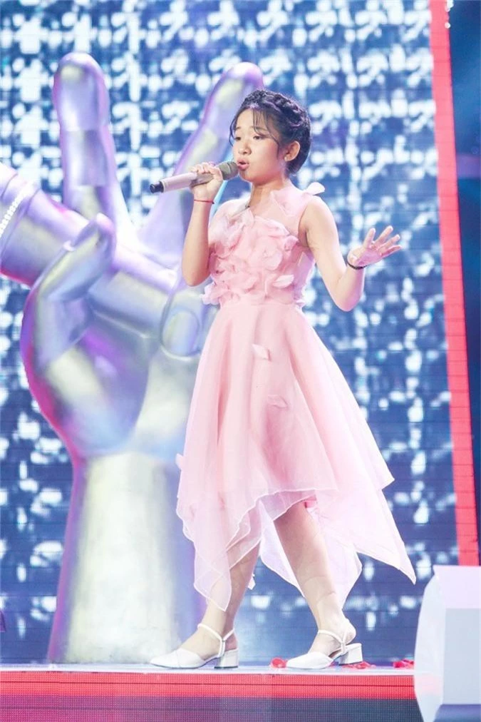 Hoa hậu Hương Giang khẩu chiến với đàn chị trên ghế nóng The Voice Kids, chưa bao giờ nàng Hoa hậu "dữ dằn" đến thế - Ảnh 20.