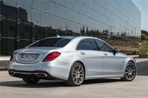 Mercedes-Benz S560e. Mercedes-Benz S560e.
