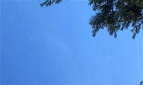 Người dân Mỹ sửng sốt vì trông thấy UFO lơ lửng trên bầu trời Kansas?  - Ảnh 1
