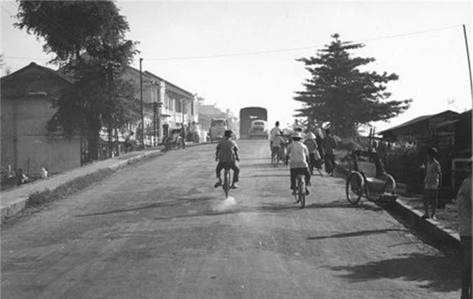 Nhung hinh anh dac biet ve Cho Lon nam 1965-Hinh-2