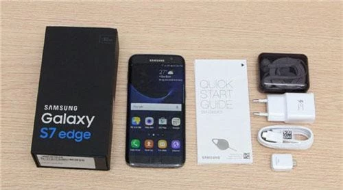 Samsung Galaxy S7 edge là một trong những smartphone được đánh giá cao nhất, gây được ấn tượng mạnh nhất trong năm 2016. Và cho đến nay, vẫn còn rất nhiều người sử dụng smartphone này bởi những tính năng và chất lượng mà nó mang lại.