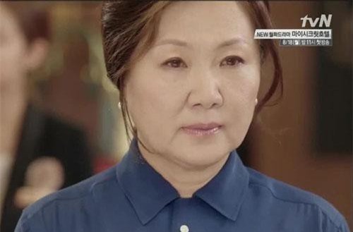 Vừa kết hôn chưa bao lâu, tôi đã muốn ly dị khi mẹ chồng vứt cho chiếc quần lót lộn ngược bảo tôi giặt