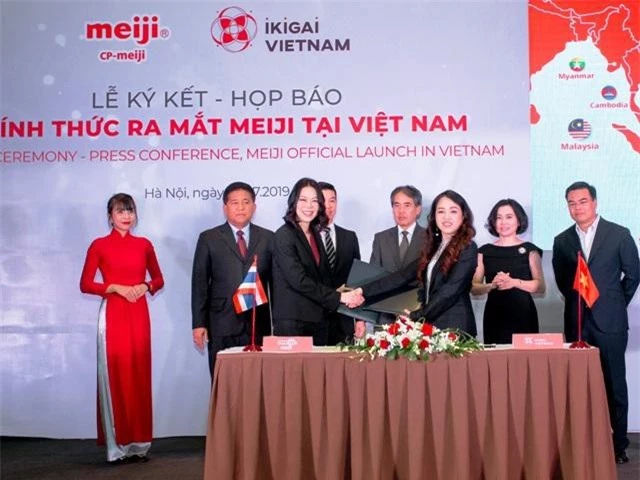 kết hợp đồng hợp tác chiến lược để độc quyền phân phối các sản phẩm sữa Meiji (ngoại trừ sữa bột) tại thị trường Việt Nam.