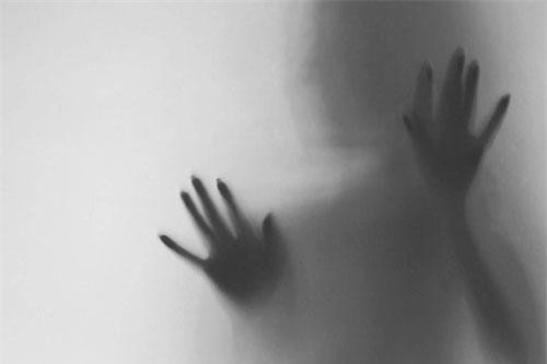 Chuyện kể rùng mình về "hồn ma" áo đen ám ảnh người Mỹ