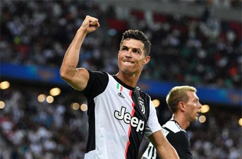 Ronaldo kiếm gần 1 triệu USD cho mỗi lần “sống ảo”