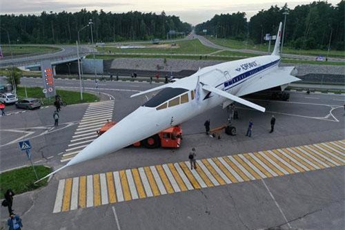 Nga gây bất ngờ khi đưa máy bay siêu thanh Tu-144 'diễu phố'