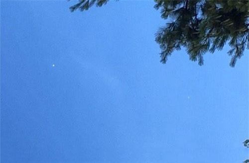 Người dân Mỹ sửng sốt vì trông thấy UFO lơ lửng trên bầu trời Kansas, Mỹ?