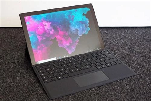 3. Microsoft Surface Pro 6 (giá từ 820 USD).