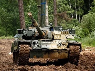 Nặng 42-46 tấn, “xe tăng bay” T-80 Nga vượt sông thế nào?