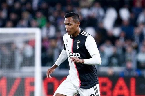 Hậu vệ trái: Alex Sandro.