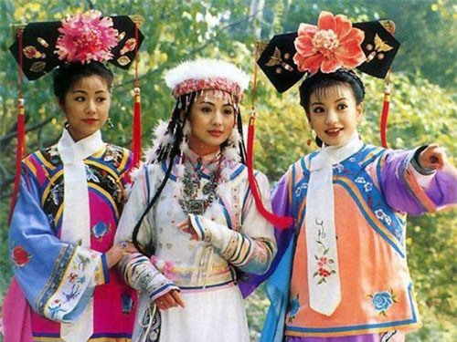 Trên cổ các phi tần nhà Thanh luôn đeo một chiếc khăn lụa trắng, công dụng và ý nghĩa thực sự của nó là gì?