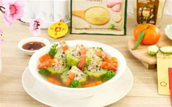 Canh khổ qua nấu tôm thêm bổ dưỡng