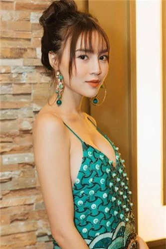 Duong cong nong bong cua Ninh Duong Lan Ngoc truoc khi gay tro xuong-Hinh-9