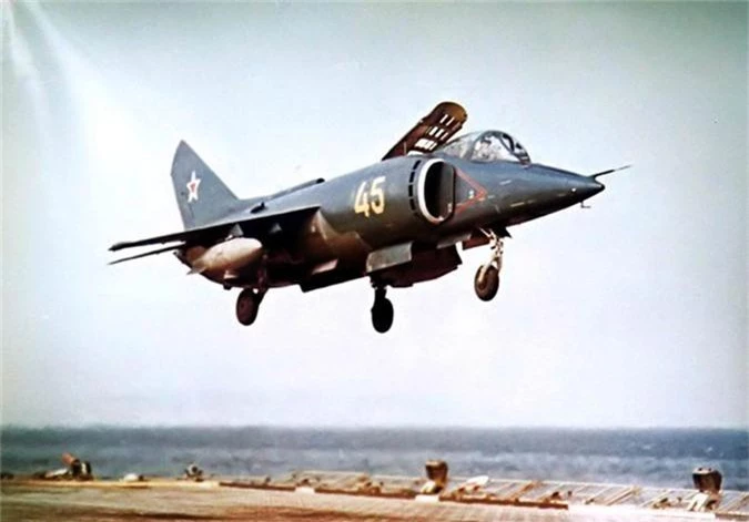 May bay len thang Yak-38 va giac mong khong thanh cua Lien Xo-Hinh-6