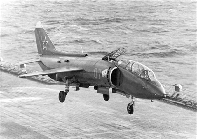 May bay len thang Yak-38 va giac mong khong thanh cua Lien Xo-Hinh-7