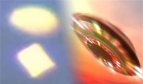 Rộ tin UFO hình kim cương tuyệt đẹp xuất hiện trên bầu trời nước Mỹ  - Ảnh 1
