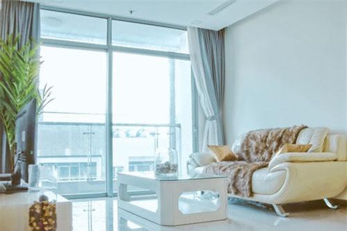 Dùng rượu rửa chân, "mua nhà bỏ không", Nathan Lee giàu có cỡ nào?