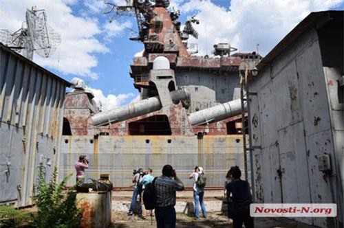 Xót xa tuần dương hạm Ukraine bị bỏ dở hoang phế ở… Ukraine