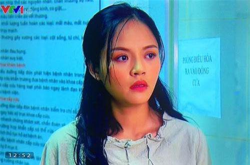 "Về nhà đi con": Chuyện gì đang xảy ra thế này, Quốc được gái hôn, Huệ sốc nặng thấy Thành đi cấp cứu?