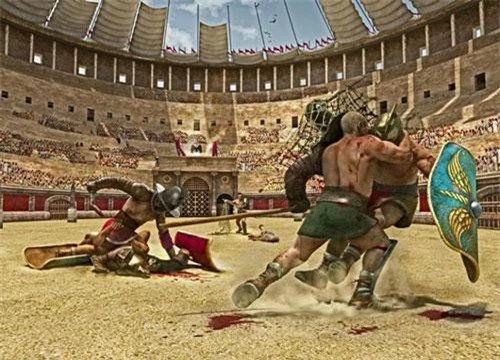 Spartacus được xem là võ sõ giác đấu nổi tiếng tại đế chế La Mã. Trước khi trở thành võ sĩ giác đấu, Spartacus là một binh sĩ Thrace. Trong một cuộc chiến, Spartacus bị quân La Mã bắt làm tù binh trước khi đem bán làm nô lệ rồi huấn luyện trở thành võ sĩ giác đấu.