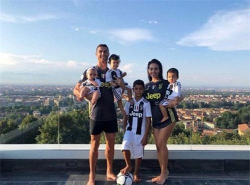 Du đấu cùng Juventus, C.Ronaldo vẫn "gửi thương nhớ" đến Georgina Rodriguez