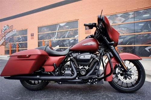 4. Harley-Davidson Street Glide Special 2019 (giá khởi điểm: 27.089 euro).