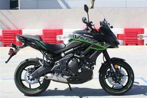 4. Kawasaki Versys 650 2019 (giá khởi điểm: 7.699 euro).