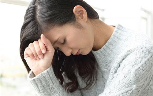 Từ ngày mẹ chồng tập tành mua hàng online, tôi trở thành con nợ tự mua dây buộc mình